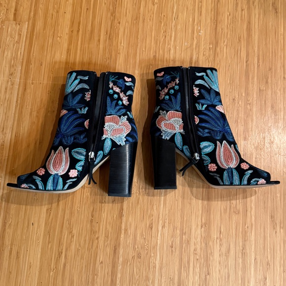 Rebecca Minkoff Floral Embroidered Ankle Boots Size 10 - Picture 6 of 12